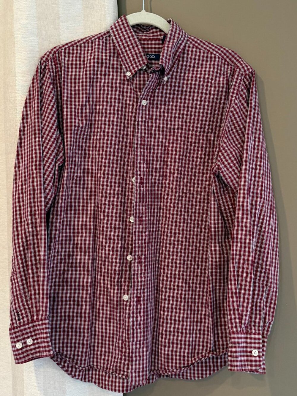 Izod Red White Black Men's Long Sleeve Button Up Dress Shirt, Size Medium